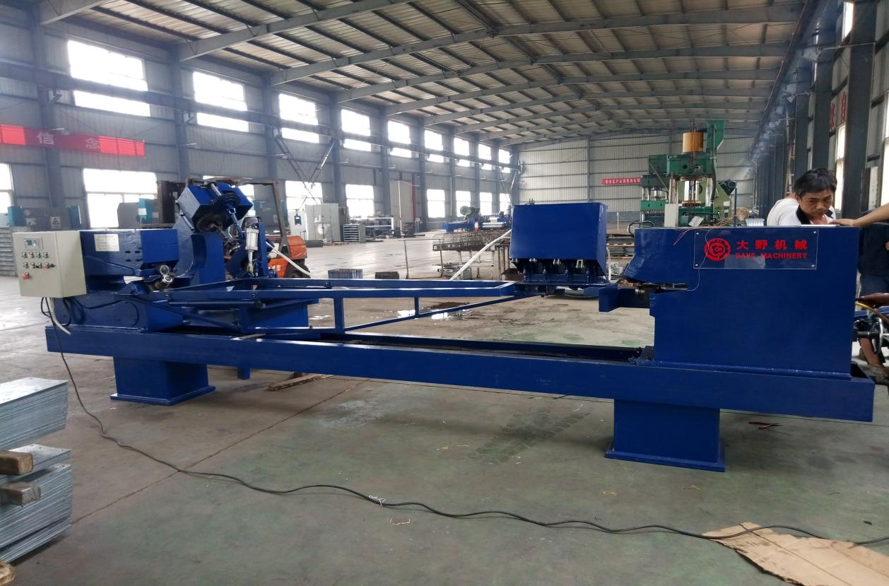 新鄉市大野機械制造有限公司對料塔扇形彎邊機的開發研制，升級換代的變化。